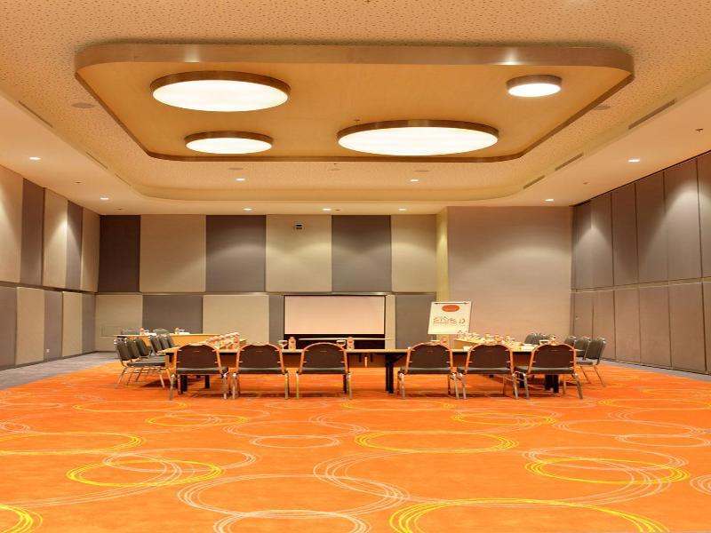 Harris & Conventions 4*