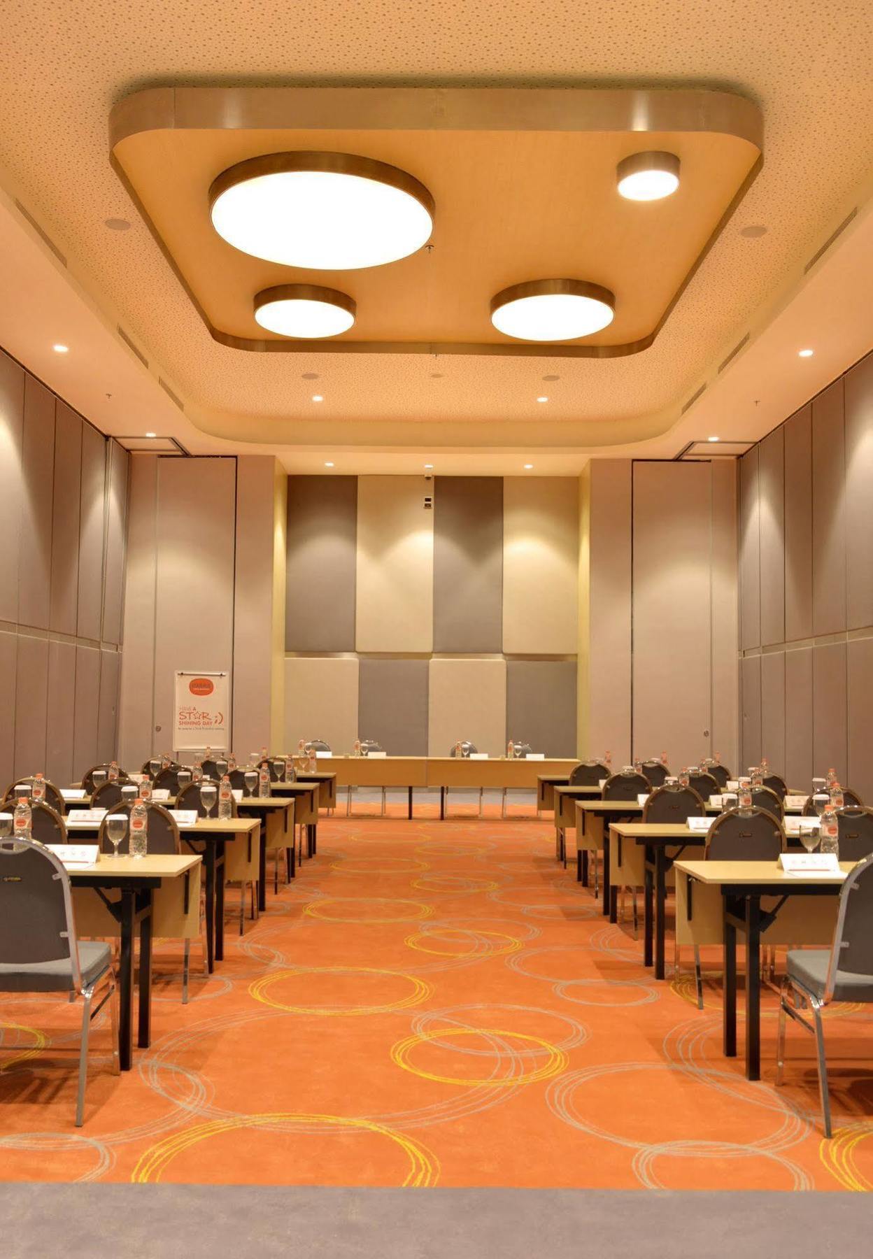 Harris & Conventions 4* Bekasi